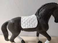 Czaprak ujeżdżeniowy z kryształkami na modele figurki koni
