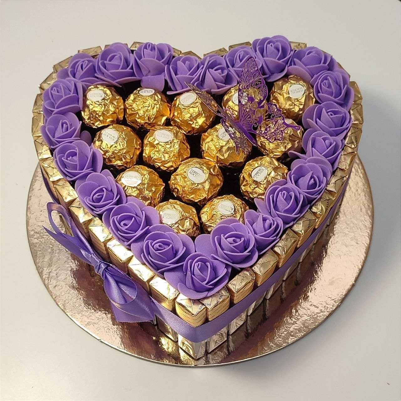 Prezent na 35 Urodziny. Tort ze słodyczy Ferrero, Merci, róże. Serce.