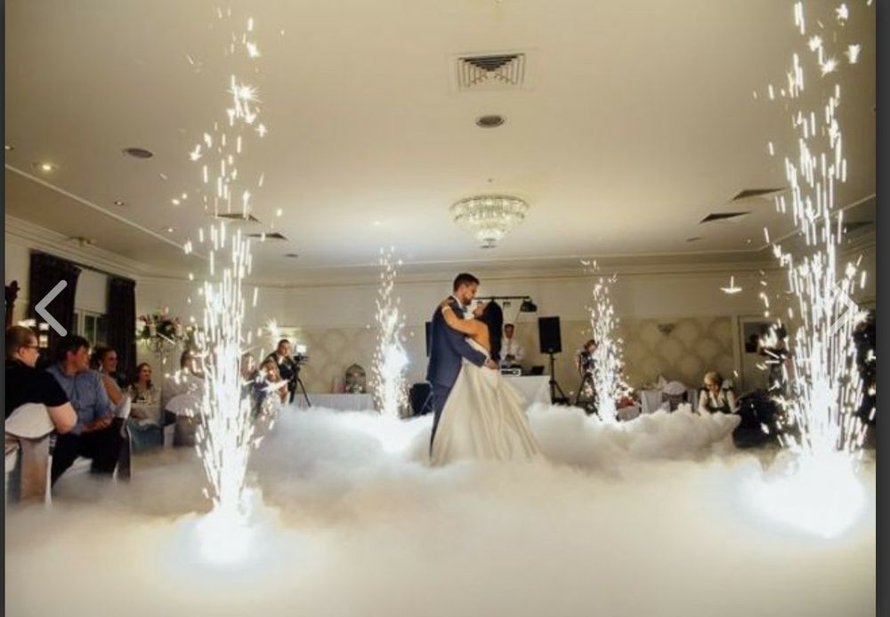 Wiatraki iskier wodospad ciężki dym fontanny