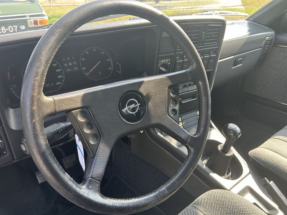 Opel Monza 3.0E 180cv