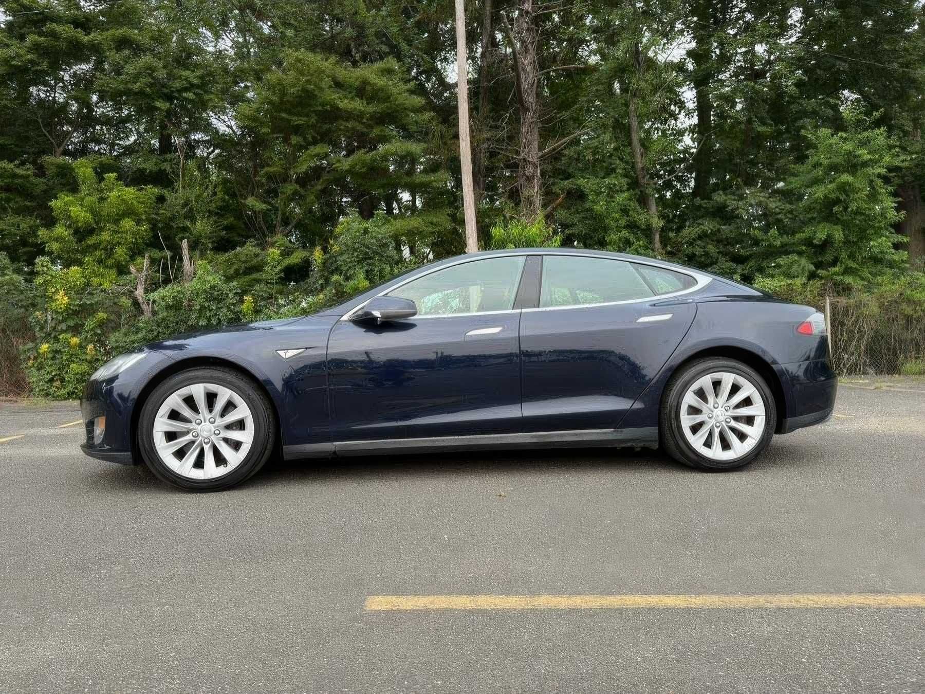 2015 Tesla Model S 85D AWD
