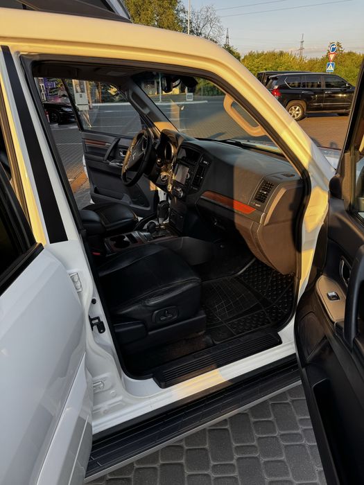 MITSUBISHI Pajero 2012 3.2 дизель 1 хозяин