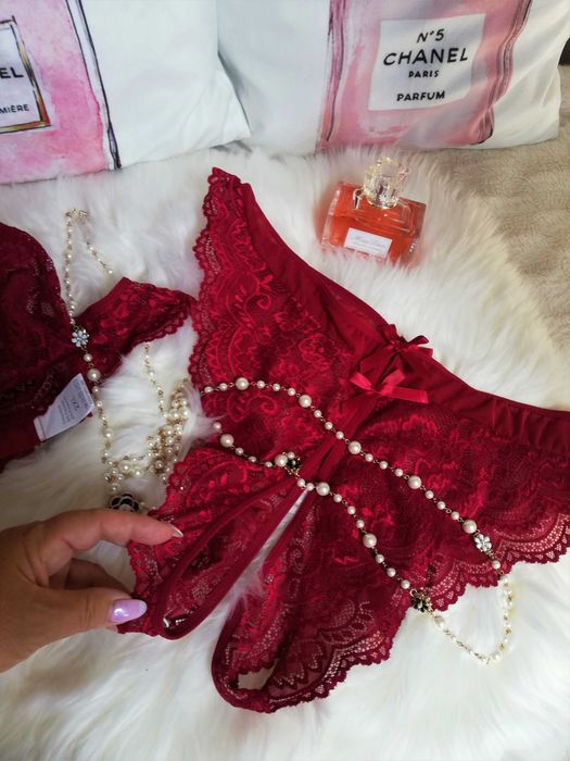 seksowny komplet stanik i majtki otwarte burgund