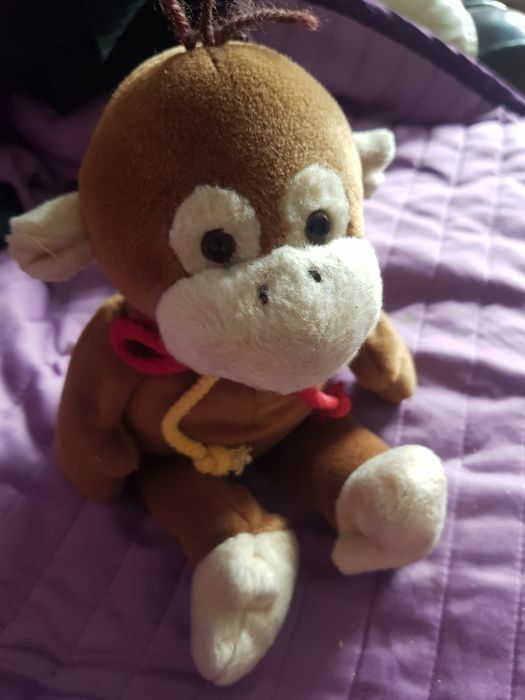 małpka pluszak na baterię