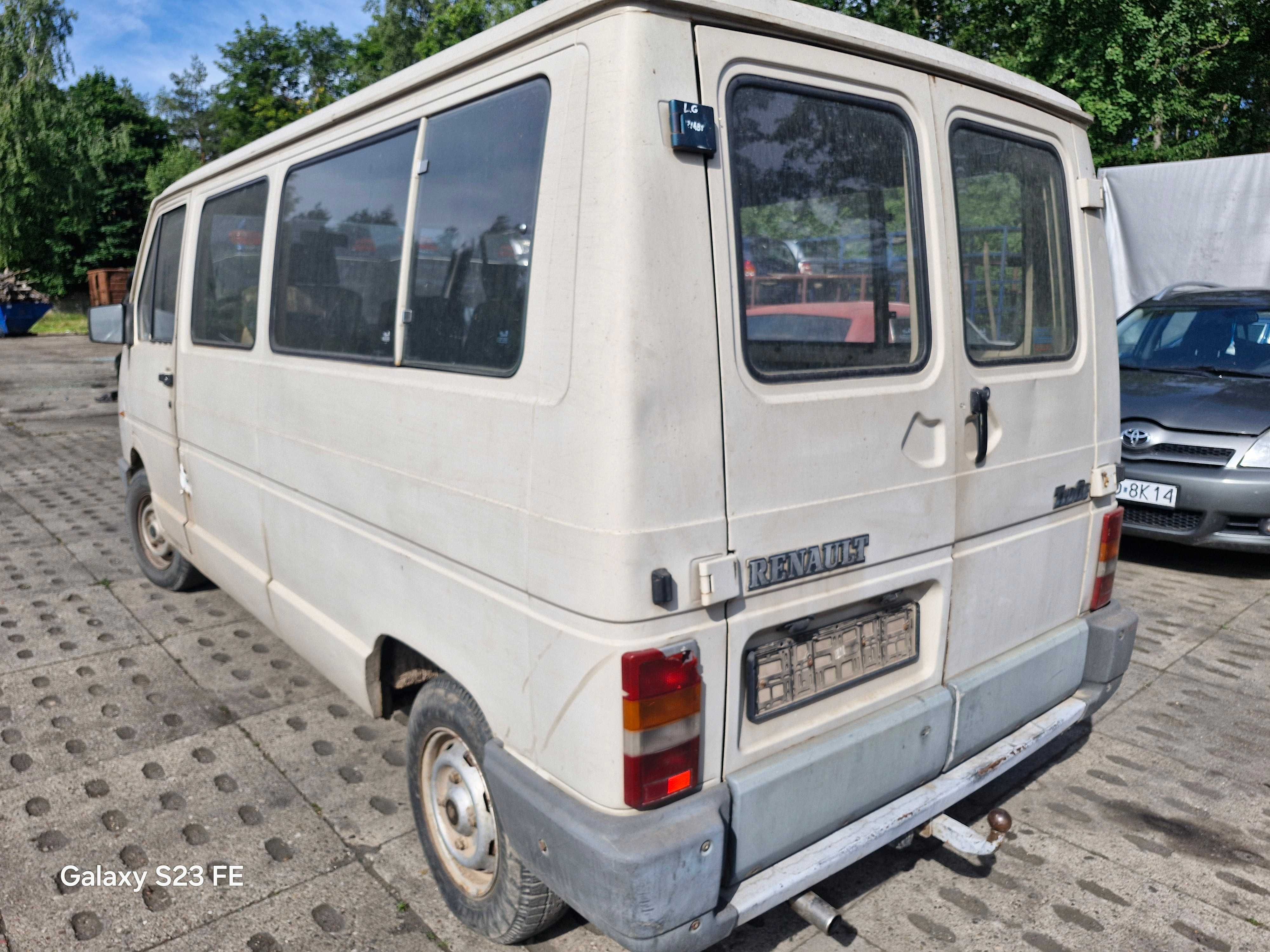 Renault Trafic 8 osobowy 2.5 diesel 96KM 1989 rok