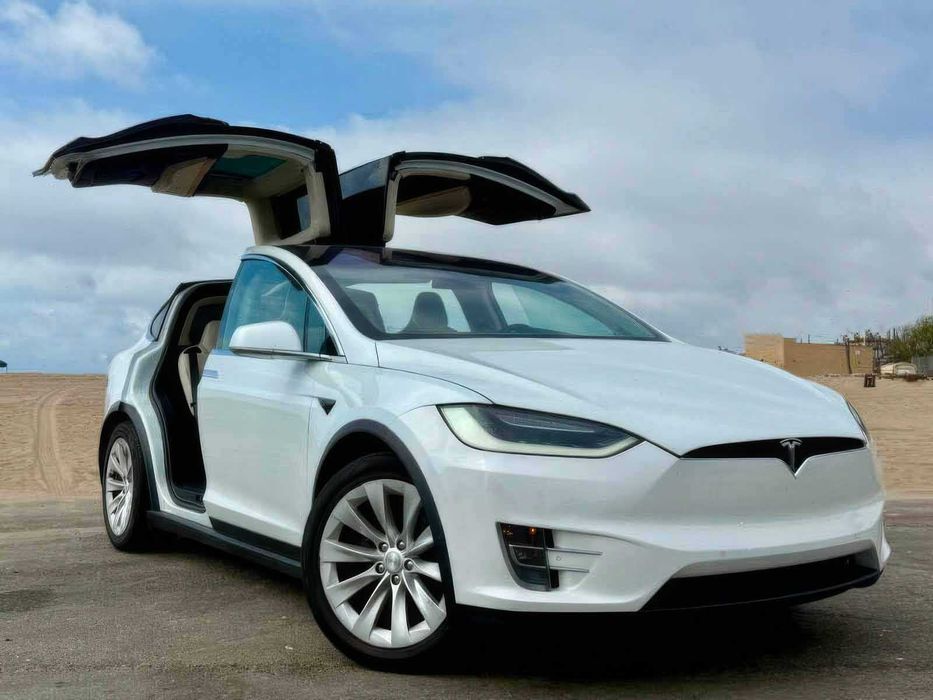Tesla Model X 75D      2018
