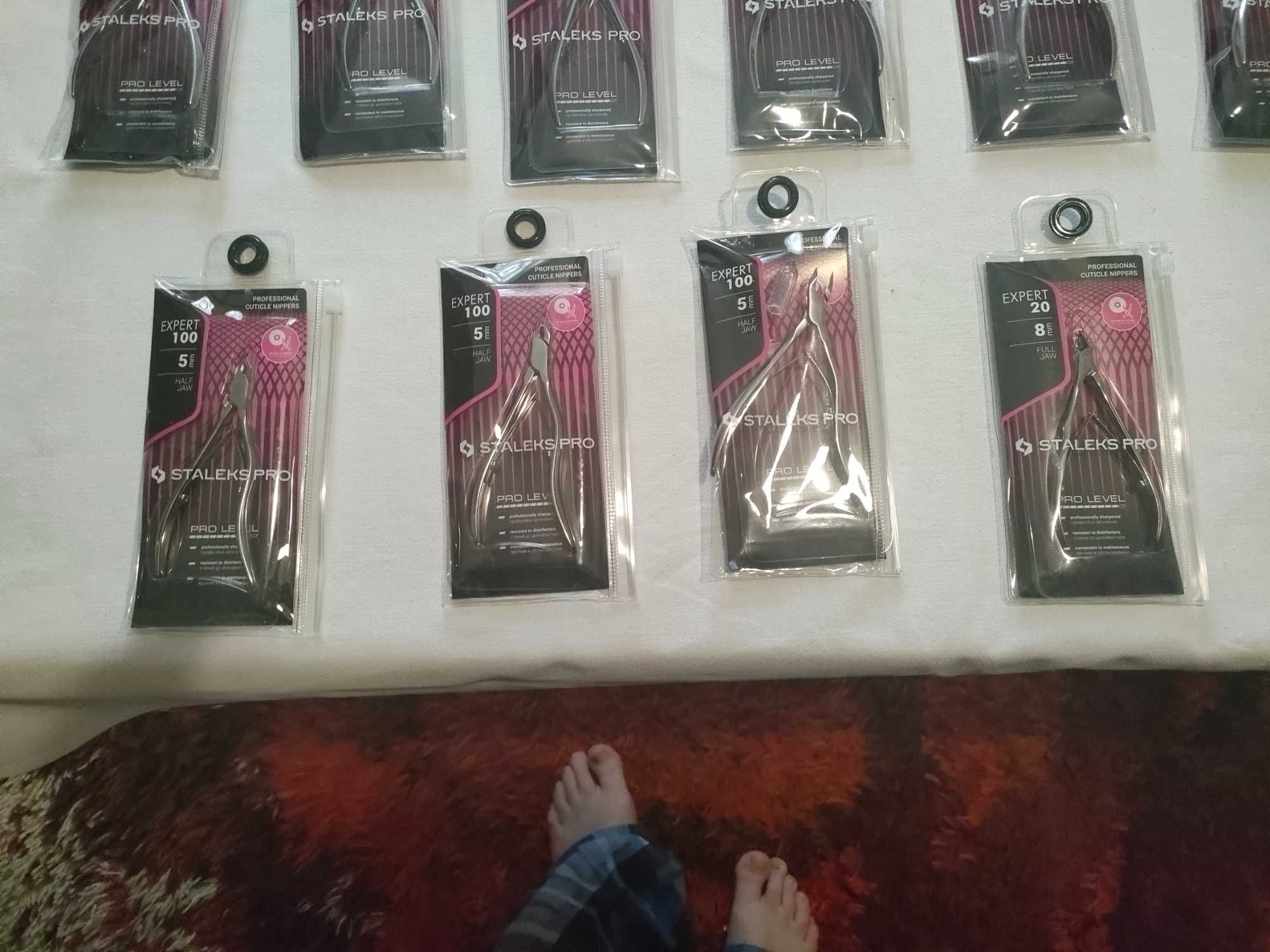 Narzędzia manicure i pedicure - 16 sztuk
