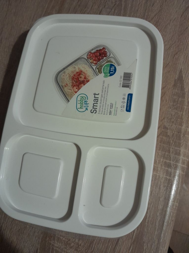 Sprzedam plastikowy pojemnik