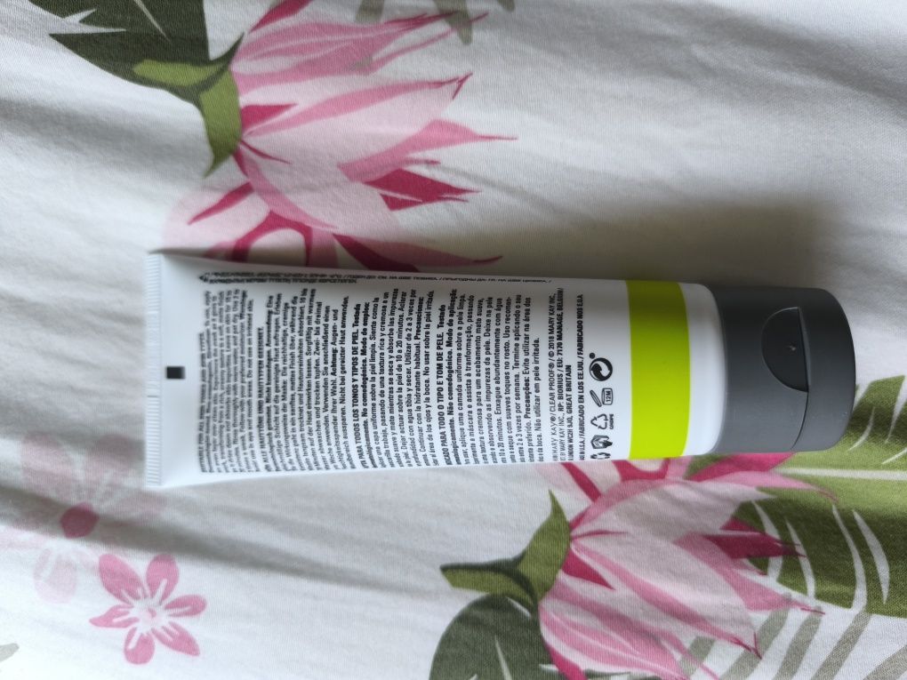 Maska z Aktywnym Węglem Clear Proof MARY KAY