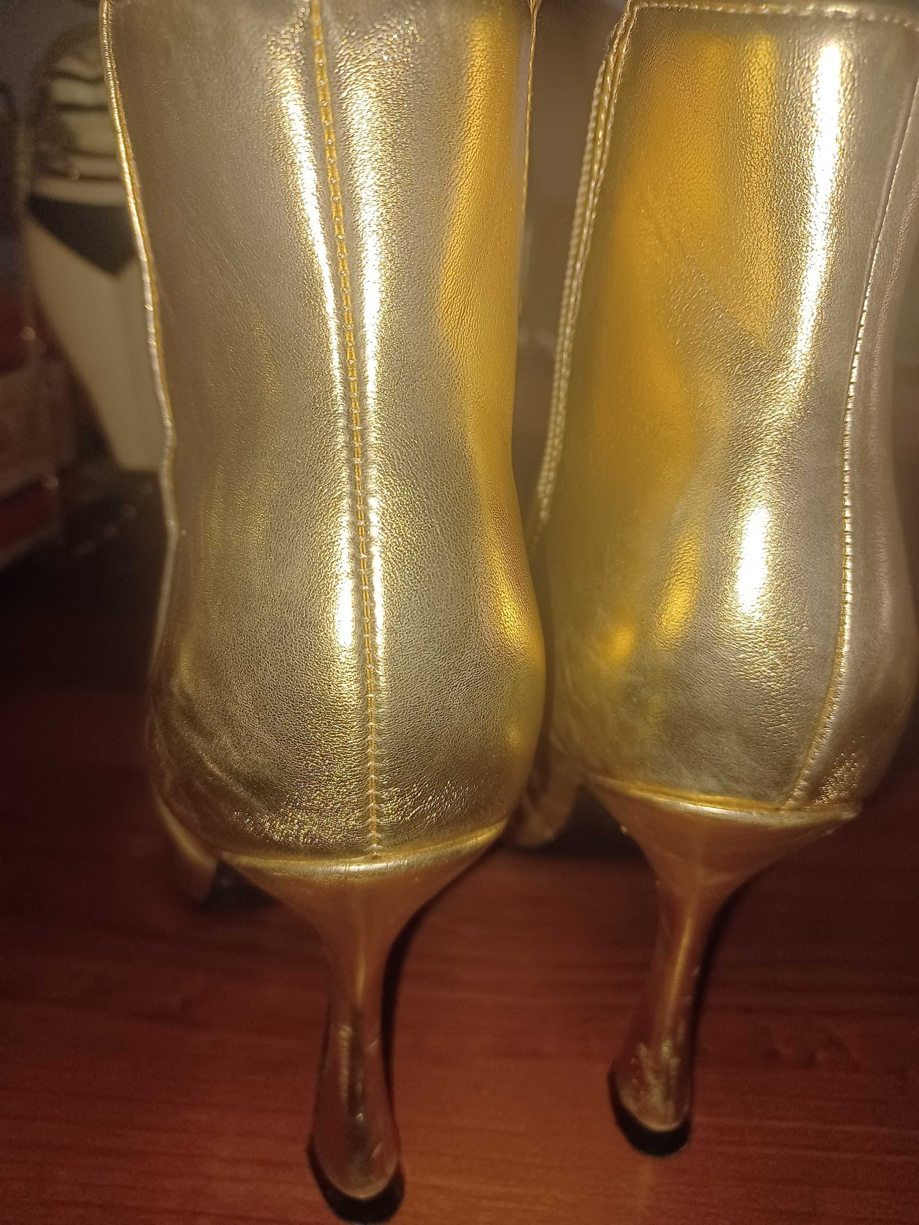 Botins dourados da Primadonna