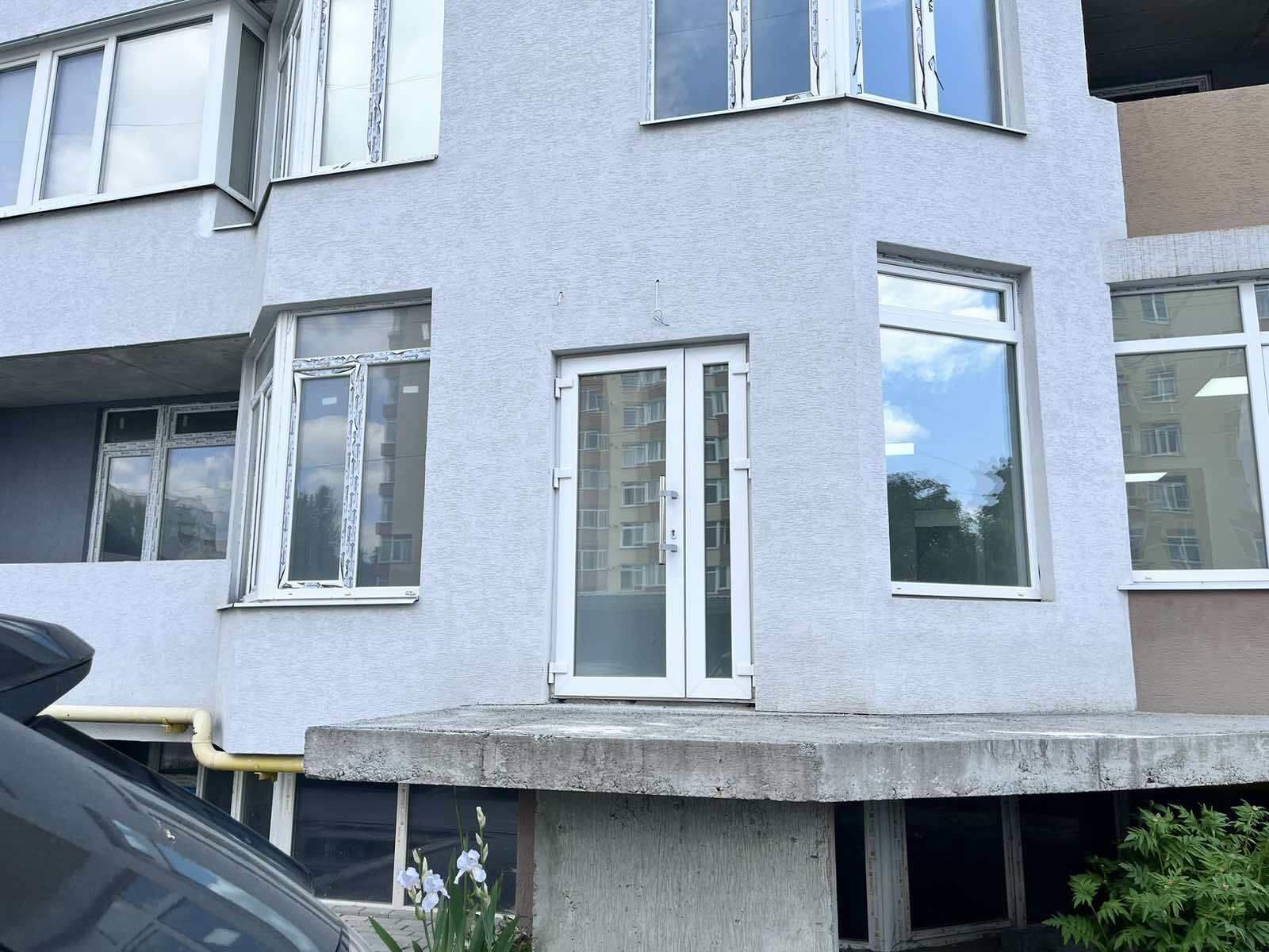 Продається комерційне приміщення з ремонтом, 57 кв.м, вул.Злуки