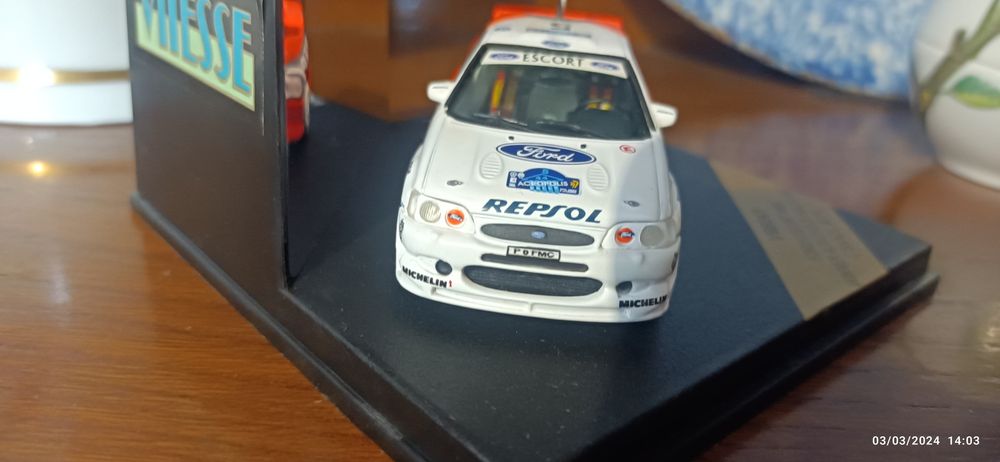 Vitesse Ford escort wrc Carlos Sainz 1/43 novo 30€