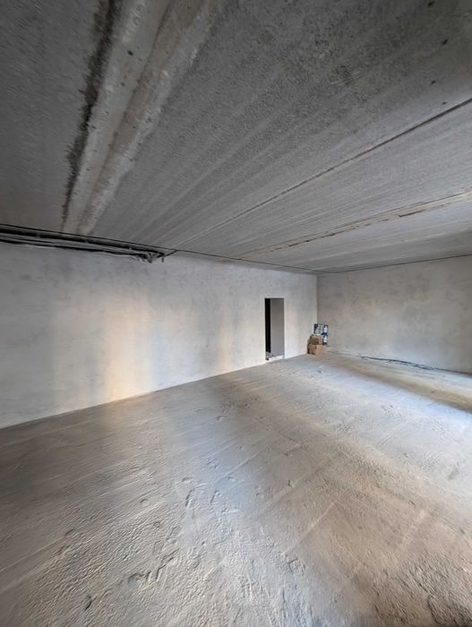 Комерція під бізнес у готовому будинку.