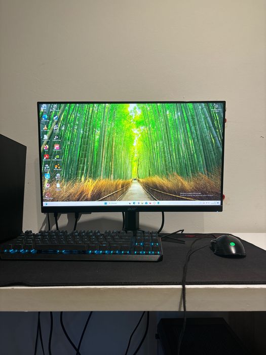 Komputer stacjonarny (RTX 2060 6GB, RYZEN 5500) + Klawiatura, Monitor