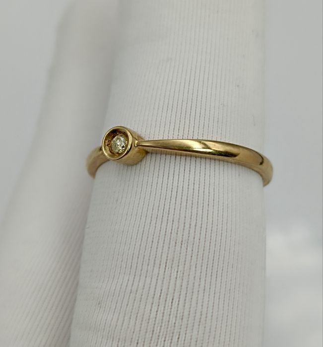 Золотое кольцо 375 пробы с бриллиантом
