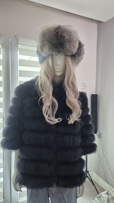 Futro z lisa w kolorze czarnym