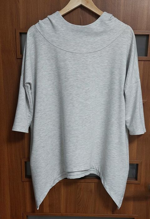 Asymetryczna bluza damska z kapturem jasna szara rozmiar uniwersalny
