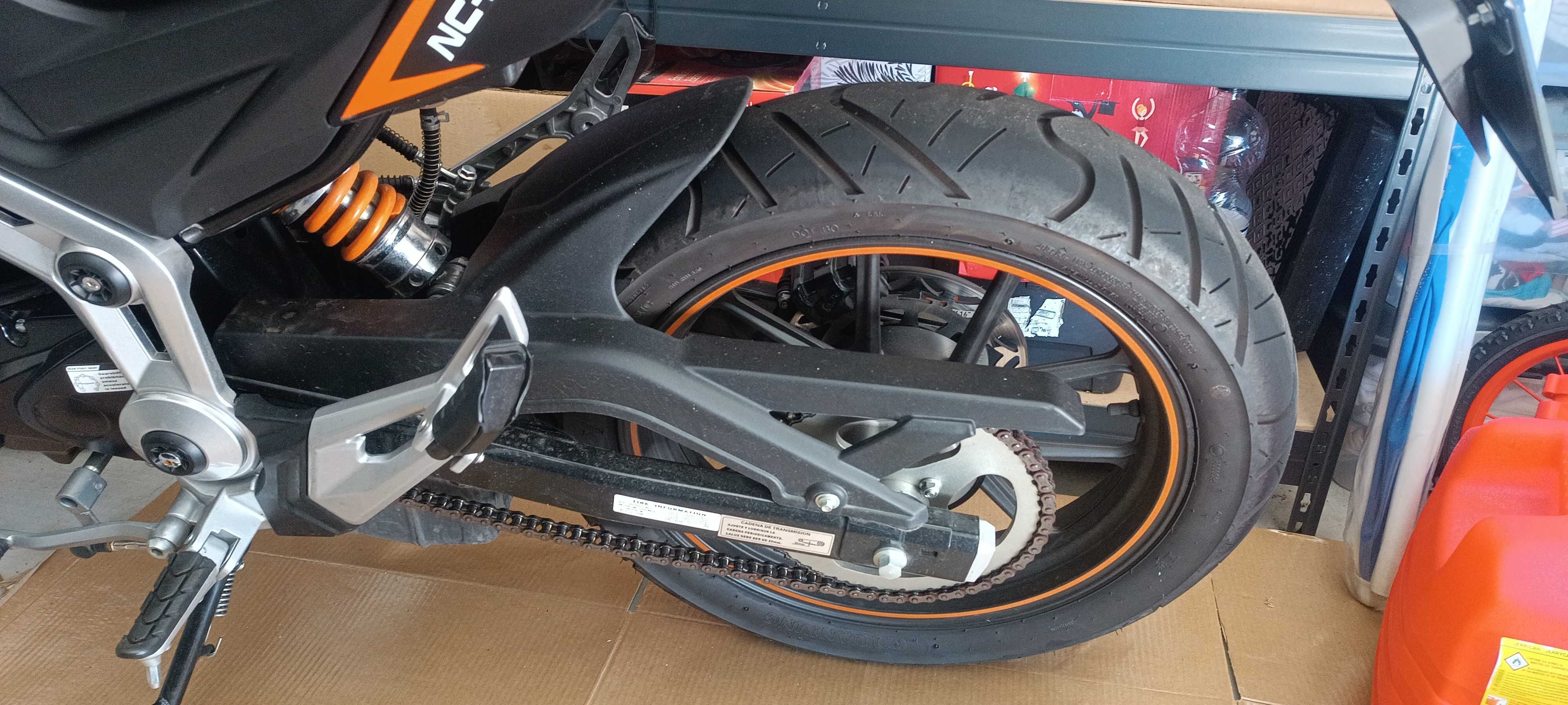 Mota 125cc com 1 ano de uso