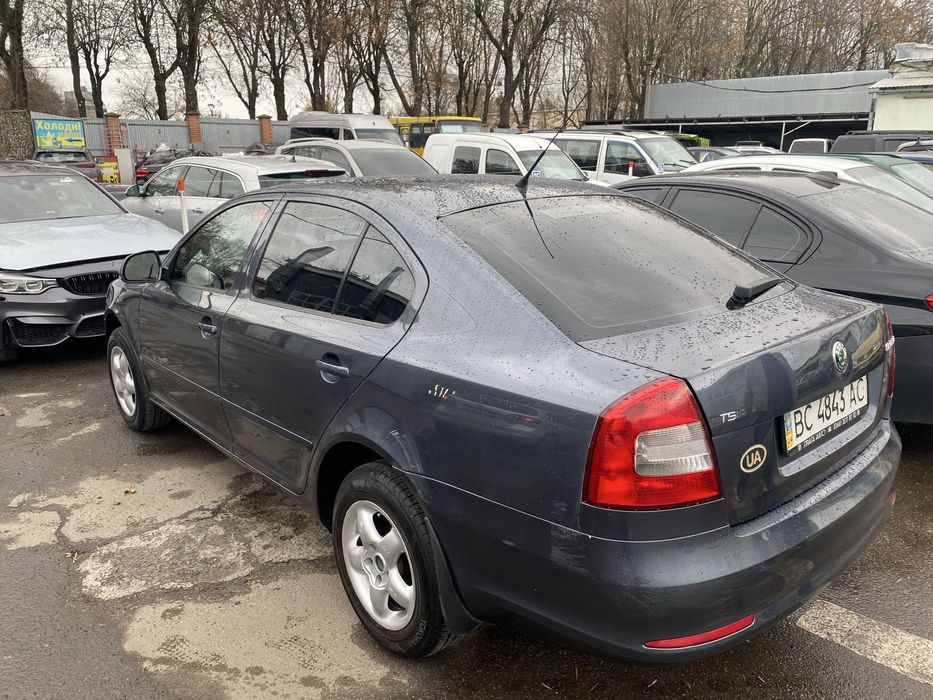 Skoda A5  1.8 TSI бензин MT