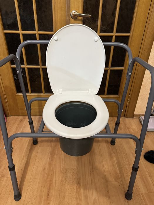 Стул-туалет, стілець, вже на замовленні