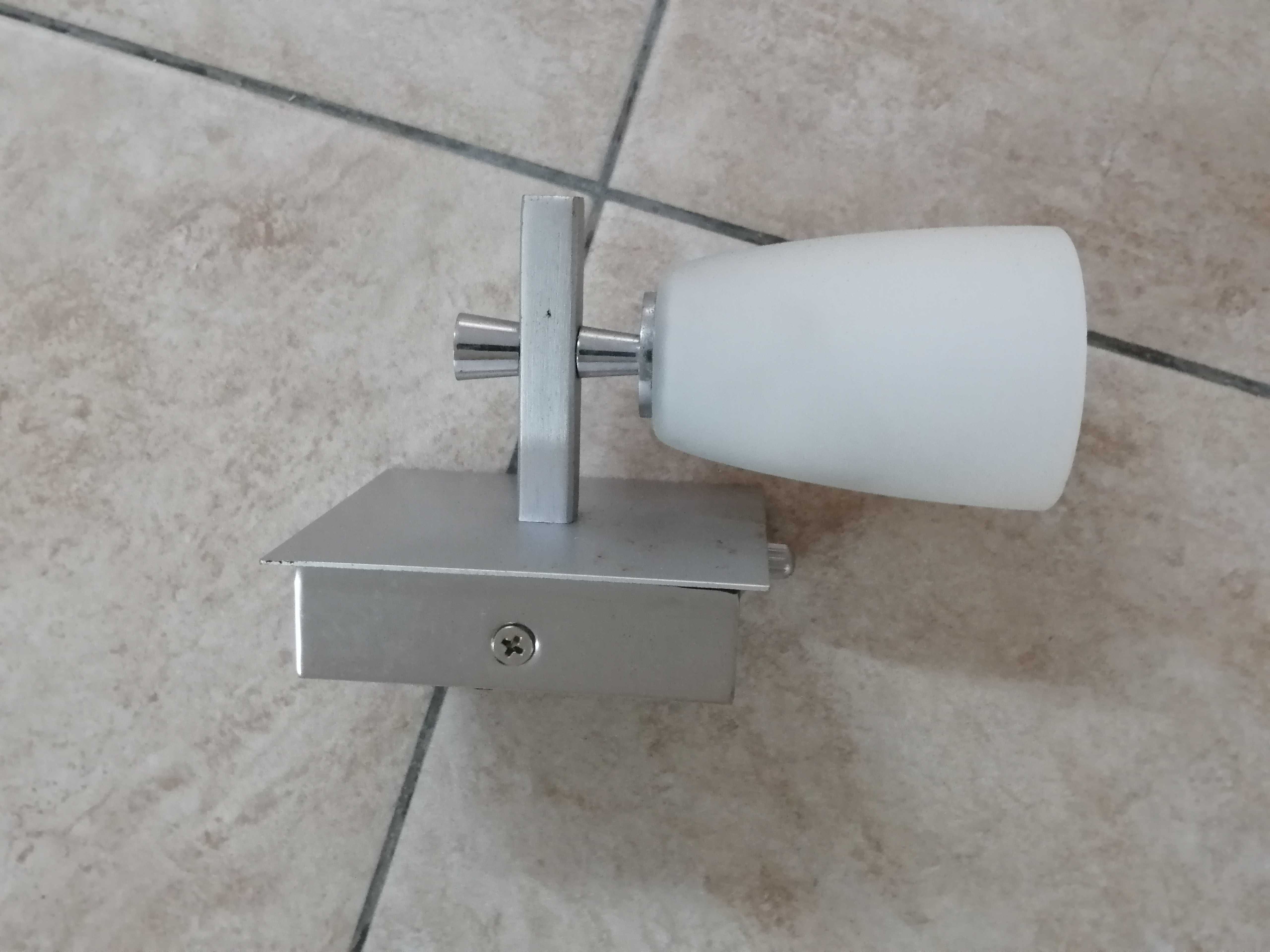 Candeeiro com regulação da intensidade da luz