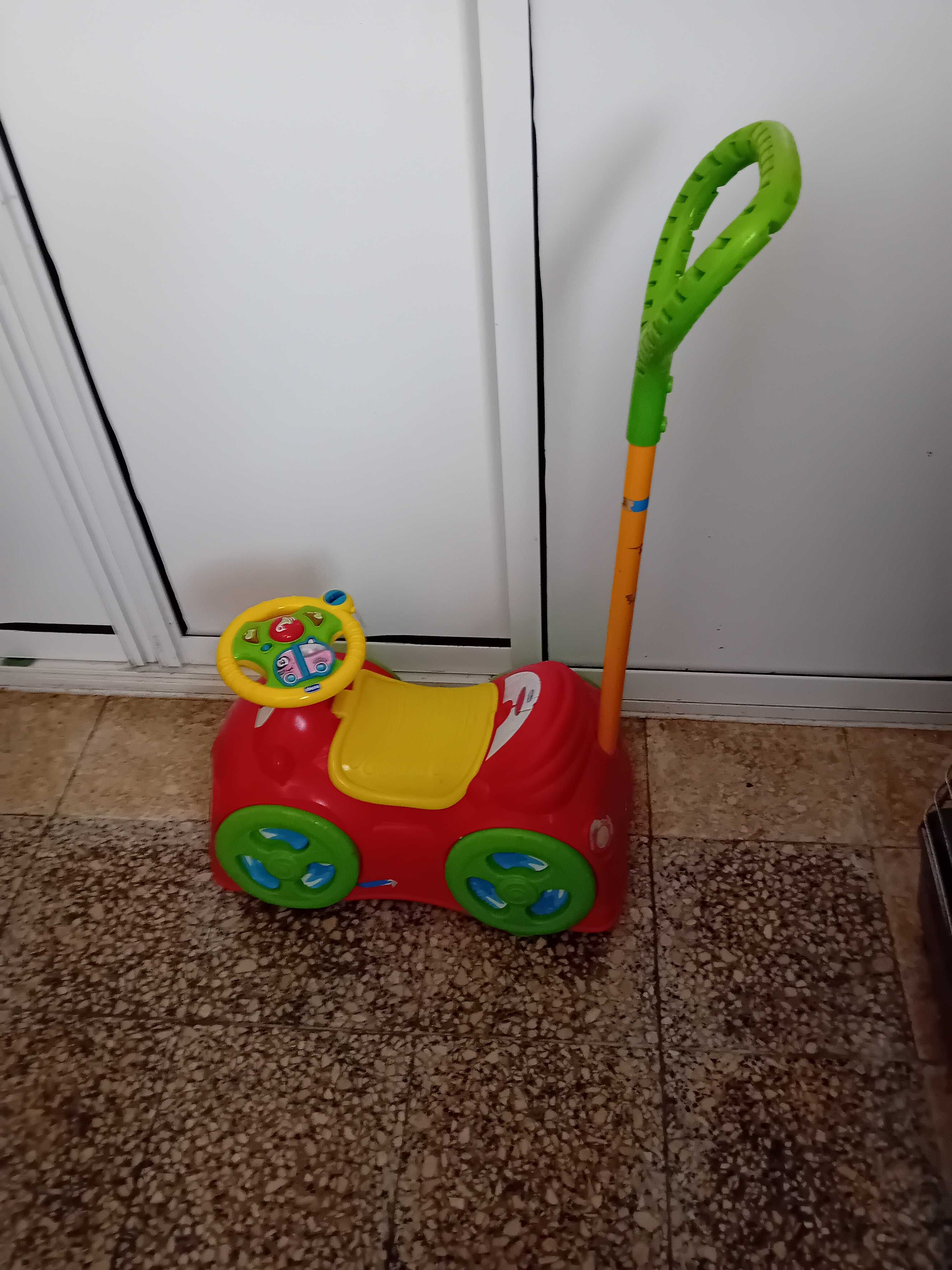 Quadro para crianças e carrinho