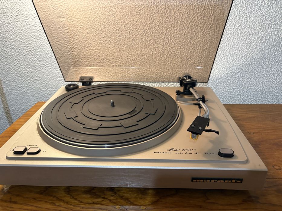 Gira discos Marantz 6025