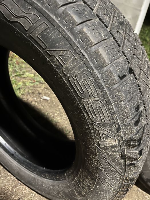 Продам шини зимові Lassa 215/65R16C.