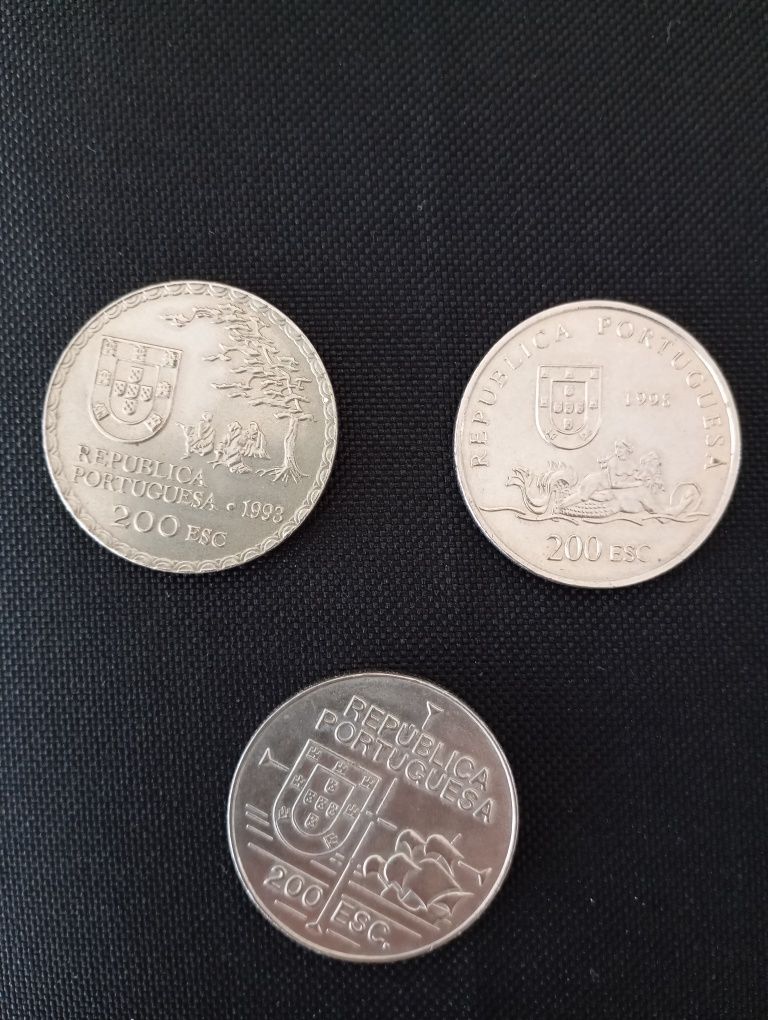 Moedas de 100 e 200 escudos