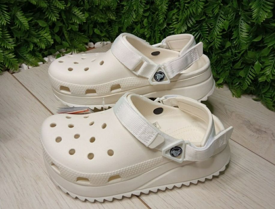 Зручне та стильне взуття Crocs Hiker та інші моделі крокс за оптовими