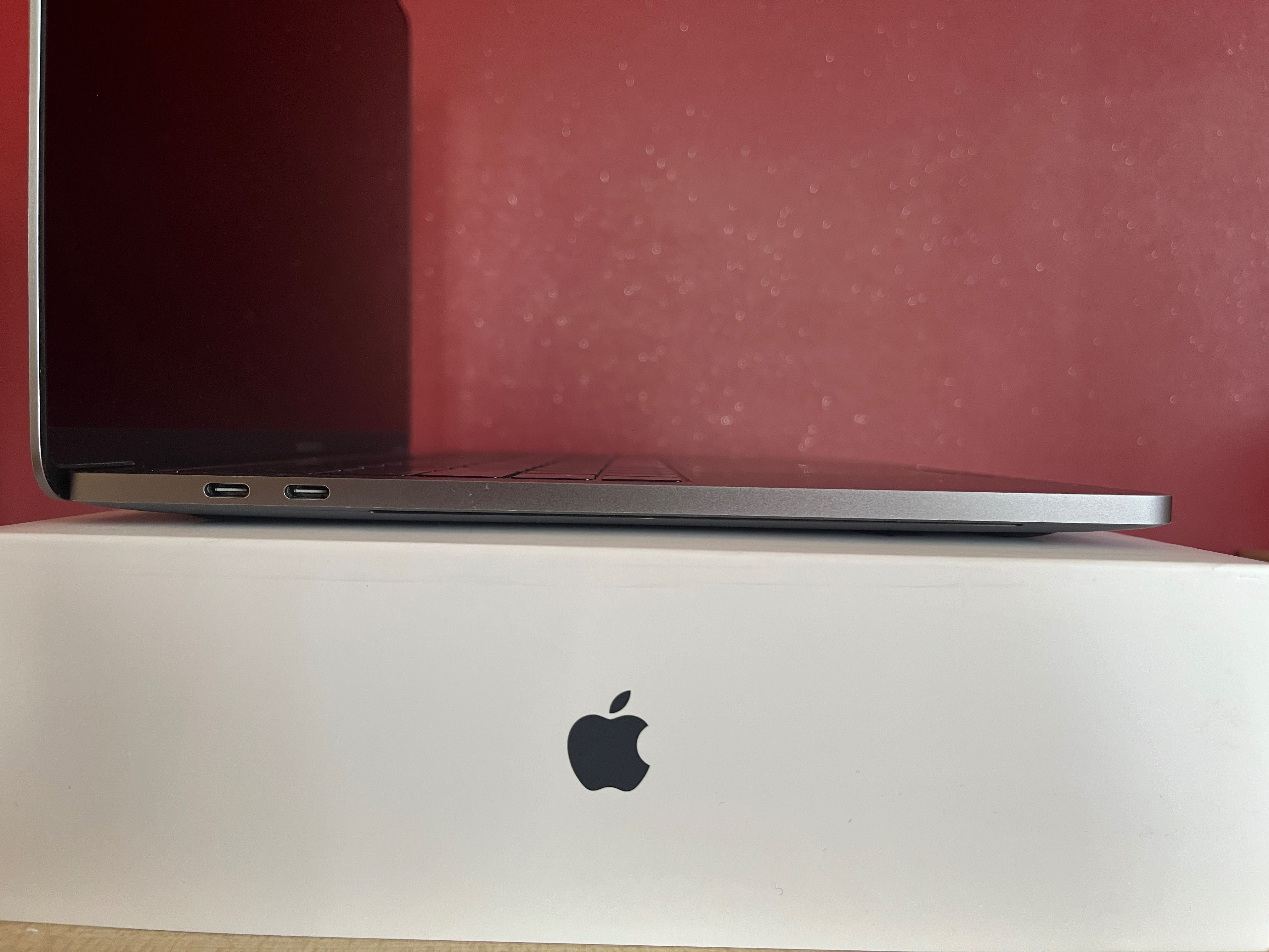 Apple MacBook Pro 13,3" 2019 i5 2,4GHz 8GB RAM /256GB /4 x Thunderbolt