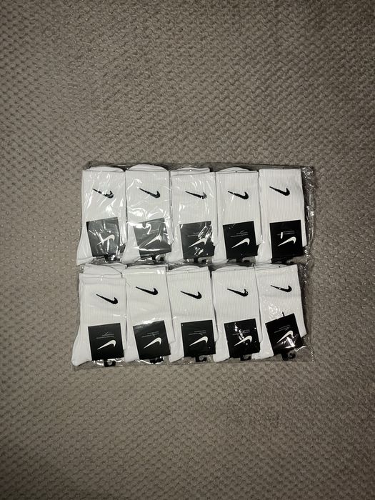 Skarpty Nike Białe i czarne