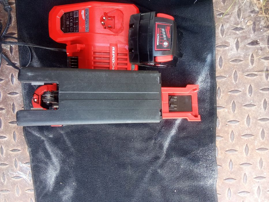 24R Wyrzynarka akumulatorowa Milwaukee m18 fbjs