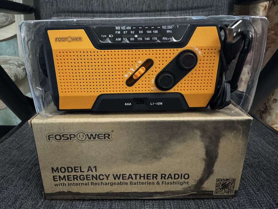 FosPower радіоприймач модель А1 2000 mAh павербанк, ліхтар.