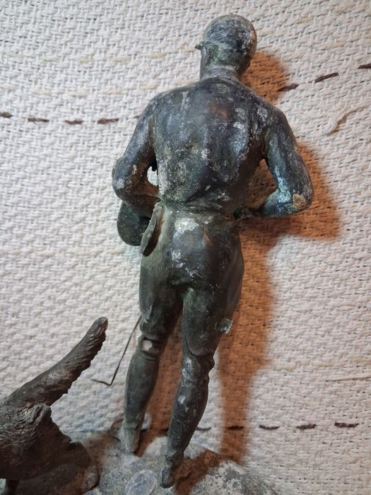 Stara figura z mosiądzu motyw myśliwski