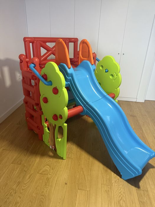 Escorrega de criança feber