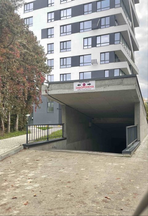 Оренда паркомісця