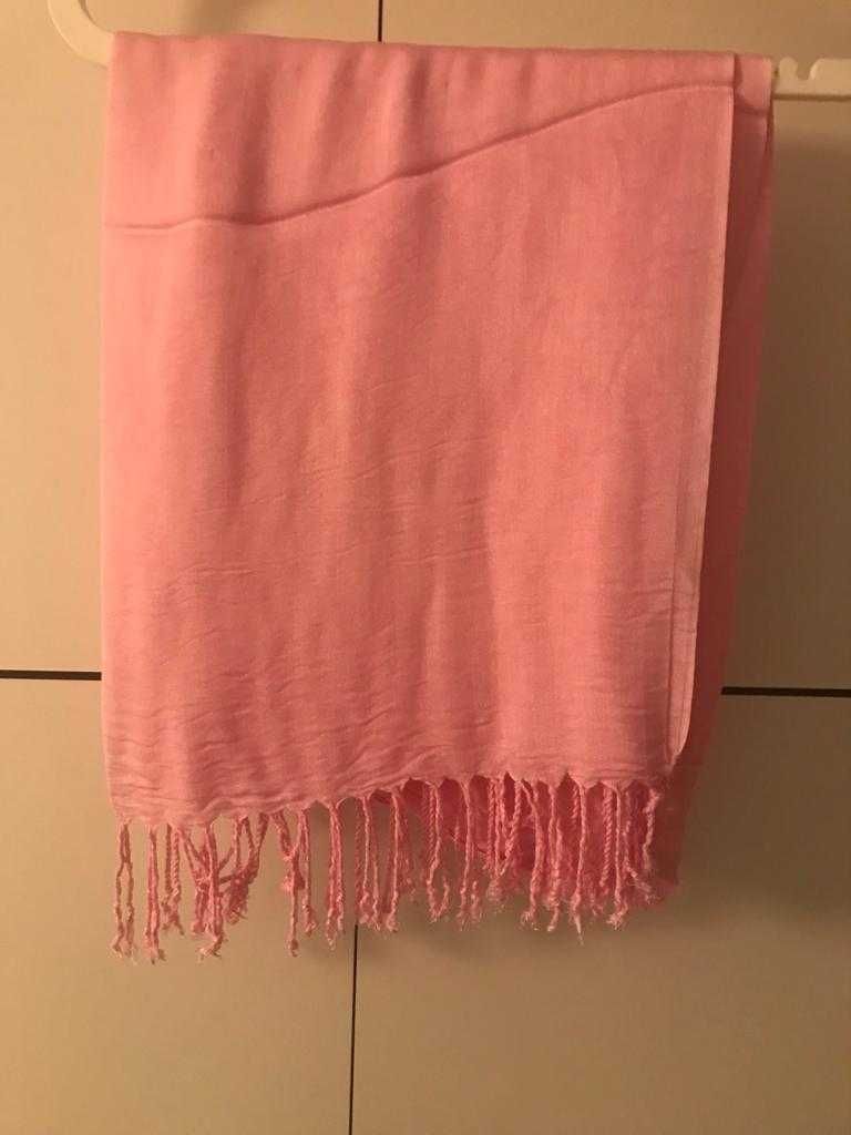 akrylowy różowy szalik
