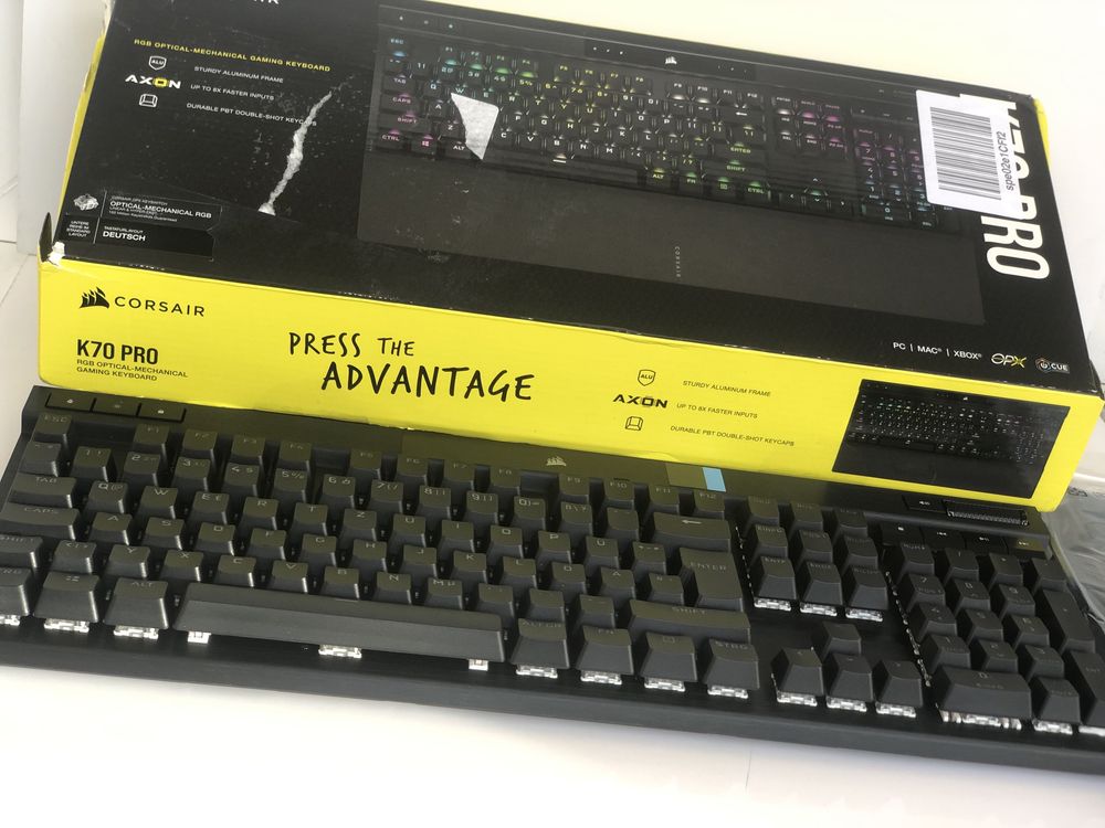 Оптико-механічна ігрова клавіатура CORSAIR K70 PRO RGB