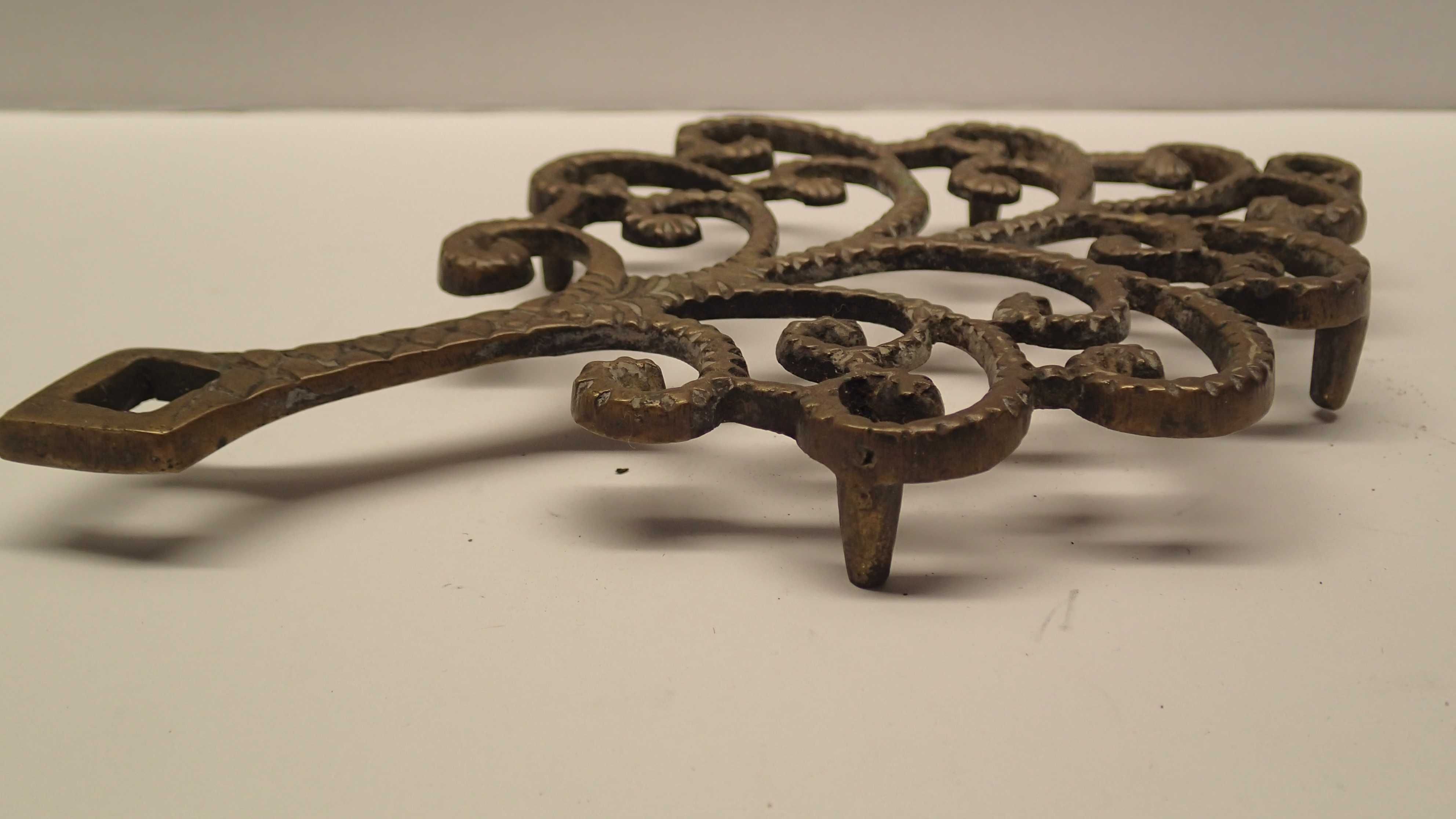 Base para tachos em Bronze
