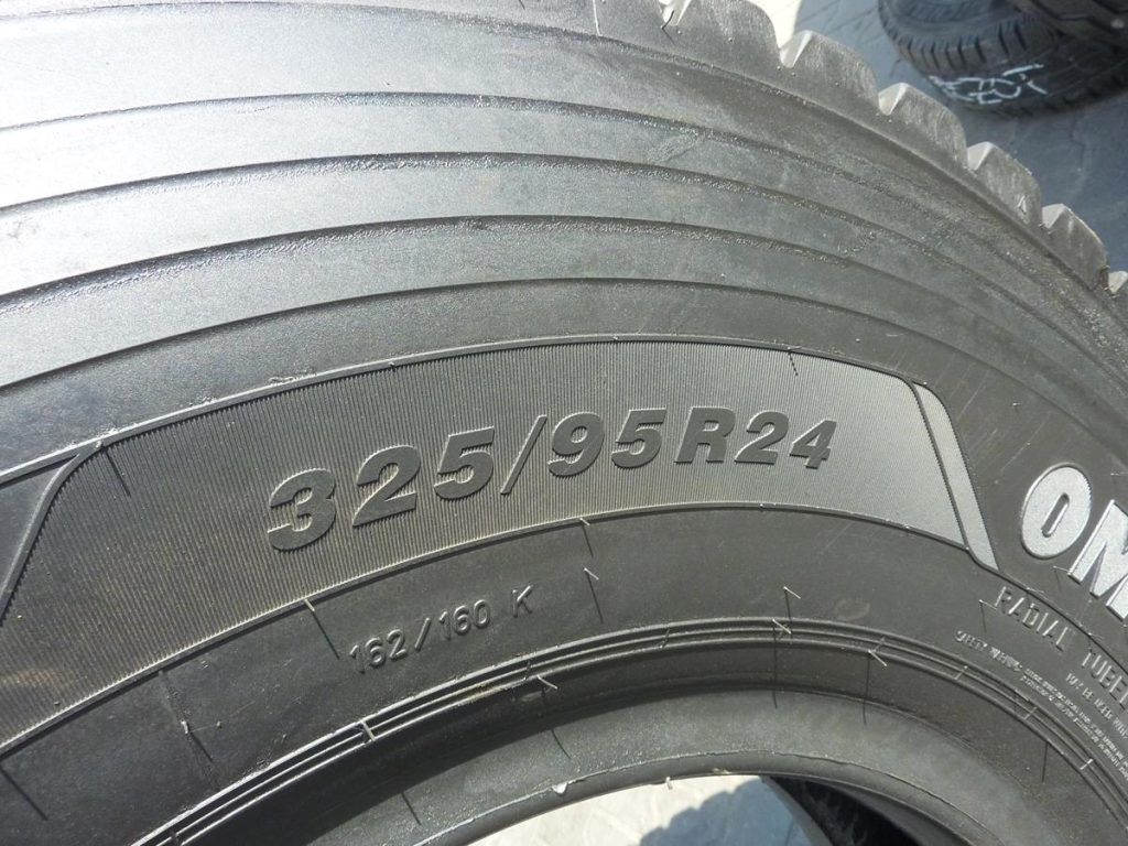 Opona używana ciężarowa 325/95R24 GOODYEAR OMNITRAC D 800zł W3294