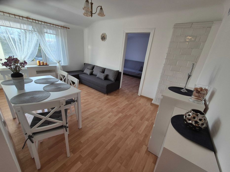 Zadbane, ciche, w spokojnej okolicy i w dobrej lokalizacji.