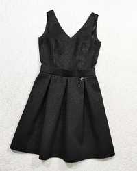 połyskująca, usztywniana, czarna sukienka z tłoczeniem Terry 36 / S