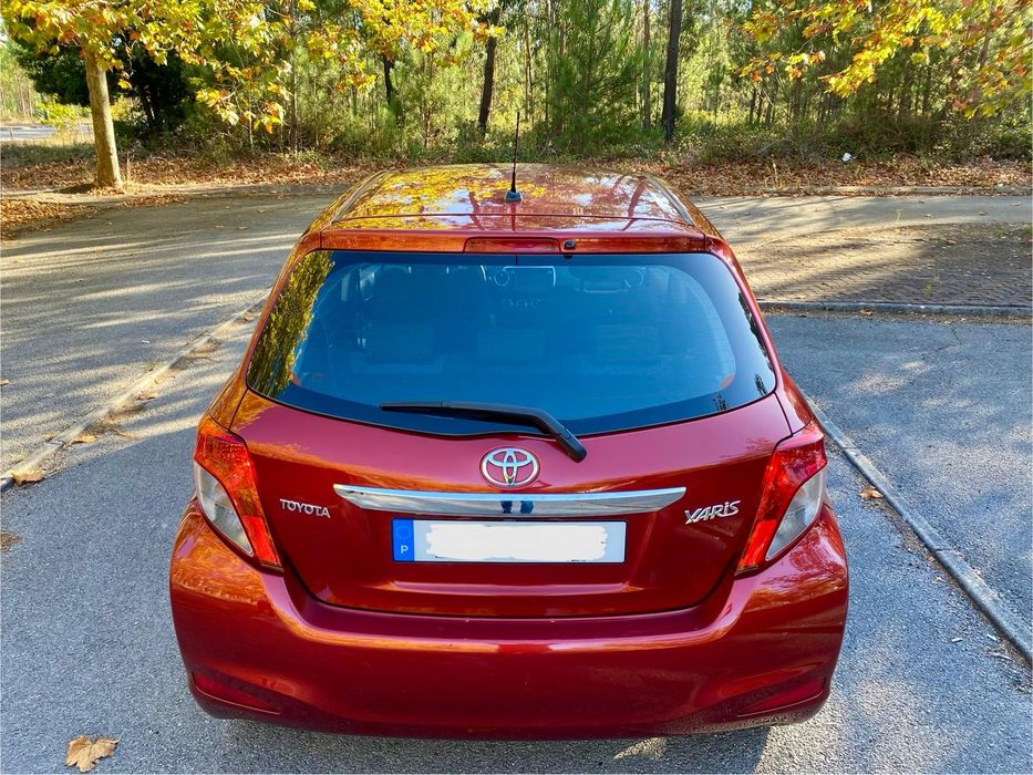 Toyota Yaris bordeaux