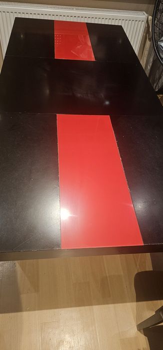 Stół rozkładany czarno czerwony