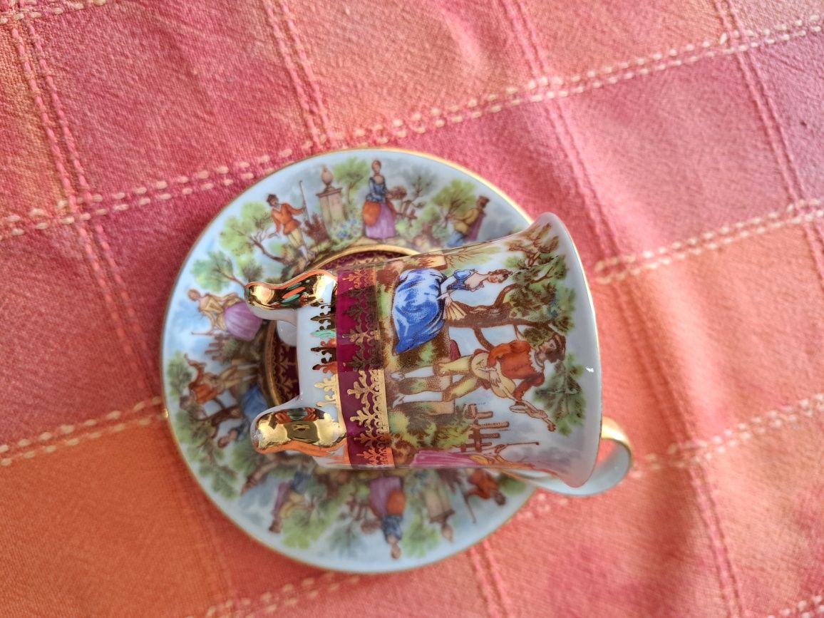 Chavena decorativa de porcelana