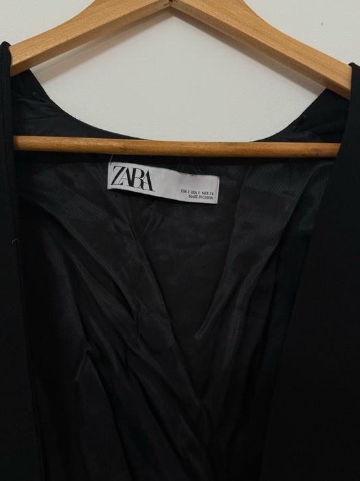 Жіночий кейповий піджак від Zara