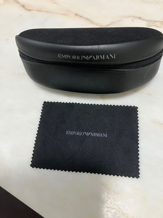 Bolsa e pano de limpeza negros Emporio Armani Novos