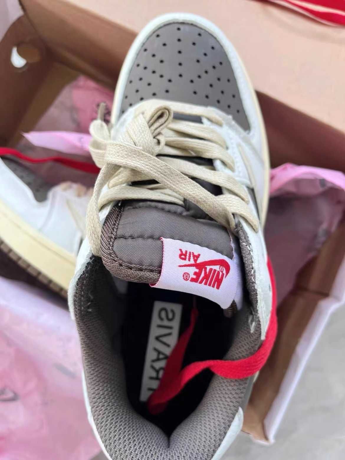Buty Nike Retro Low OG SP / jordan 1/Mocha / Travis Scott R.40