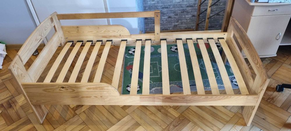 Łóżko dziecięce drewniane